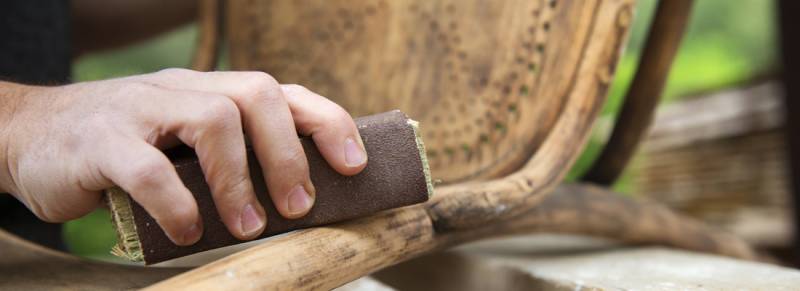 Décapage d'un meuble en bois au nettoyage cryogénique à Paris et dans toute la France