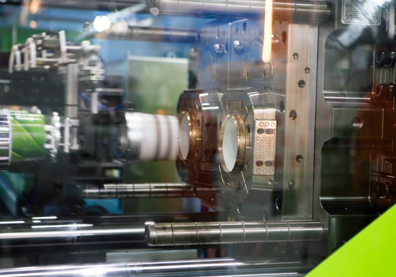 Pourquoi faire intervenir un prestataire de nettoyage cryogénique en plasturgie à Lyon et partout en France ?